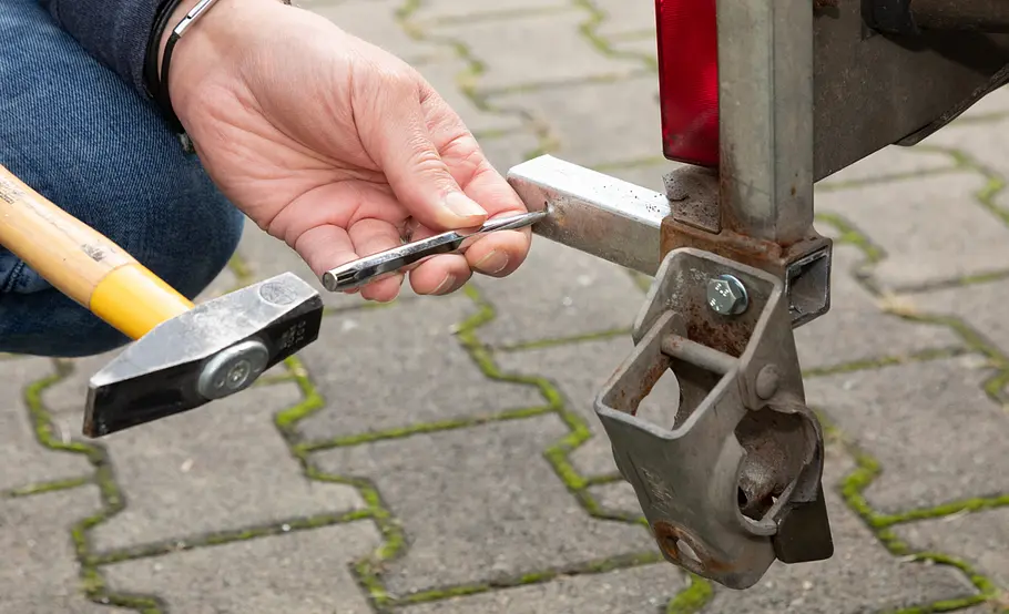 Anhänger-Stützen reparieren