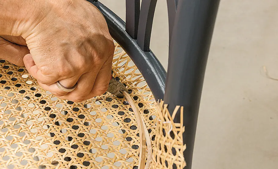 Stuhlgeflecht reparieren