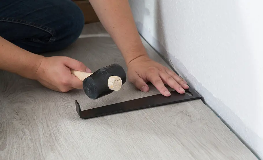 Vinyl-Fußboden verlegen