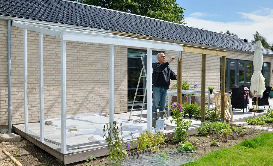 Luftige Pergola aus Holz selber bauen
