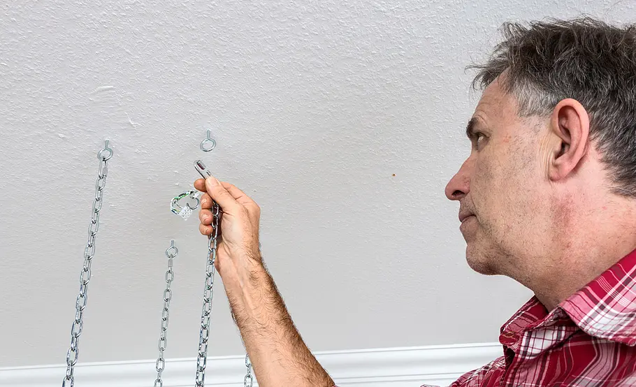 Deckenlampe aus Werkzeugkiste
