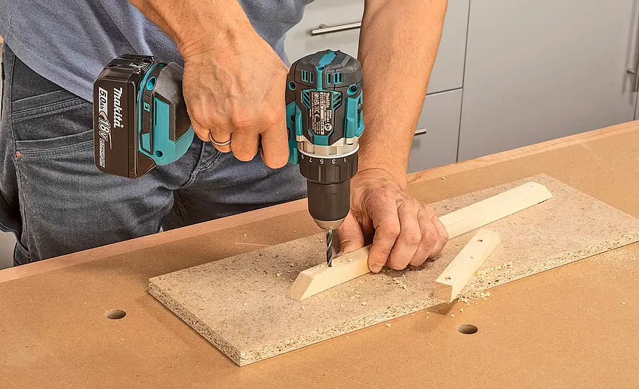 Leuchte aus Diarahmen bauen