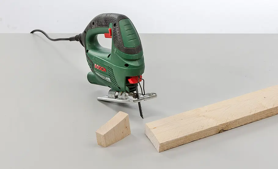 Sägerauen Holzstuhl bauen