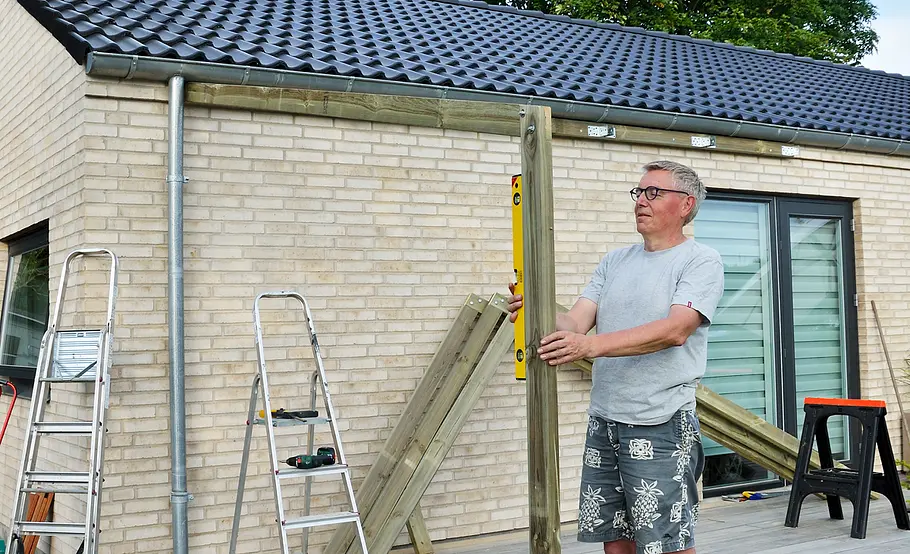 Luftige Pergola aus Holz selber bauen
