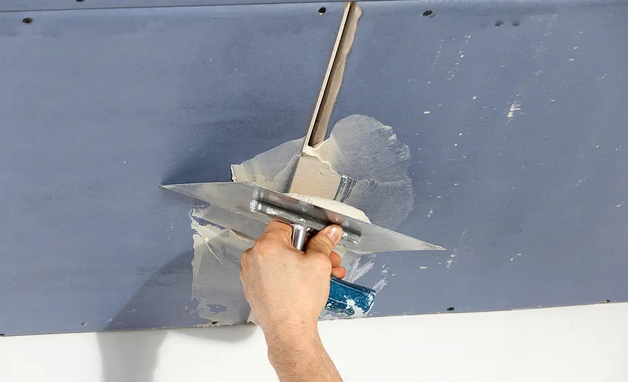 Dachstuhl mit Gipskartonplatten beplanken