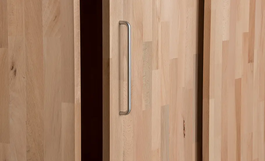 Verschiebbarer Kleiderschrank für unter die Dachschräge bauen