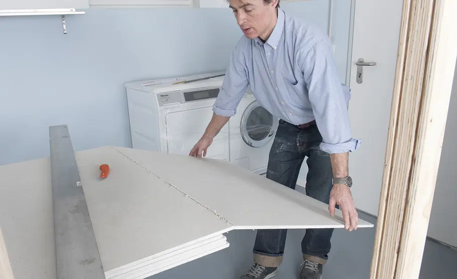 Trennwandbau mit Holzprofilen