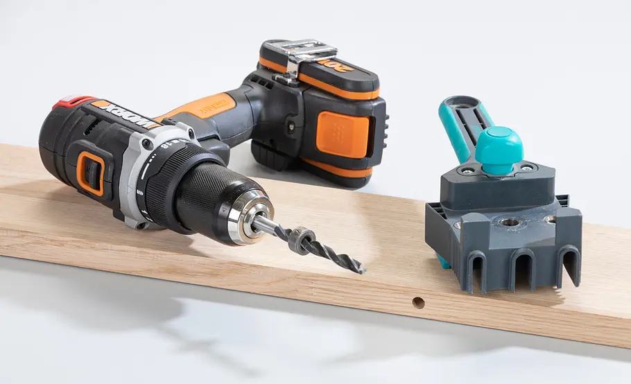 Elektrisch höhenverstellbaren Schreibtisch bauen