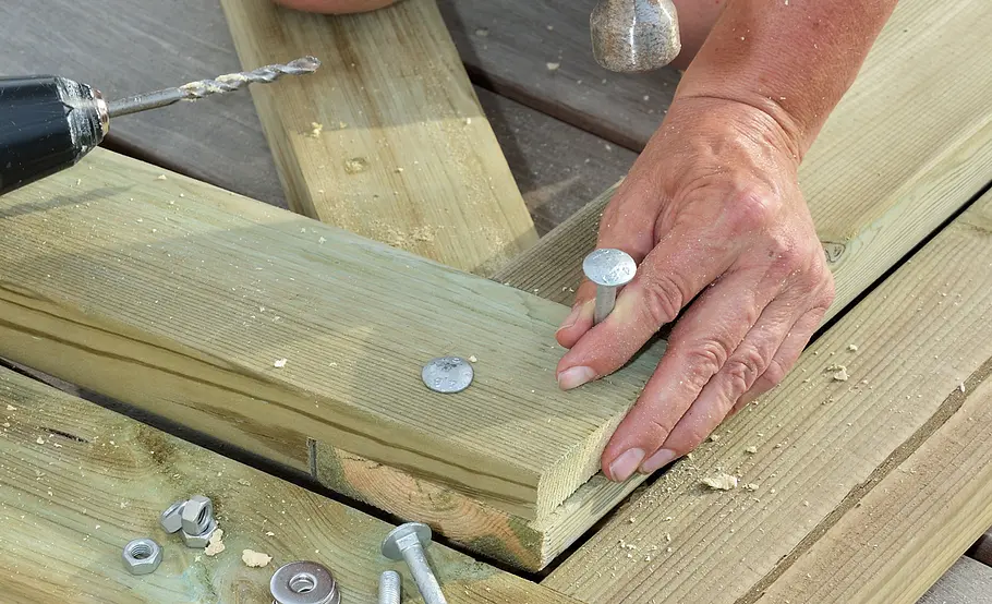 Luftige Pergola aus Holz selber bauen