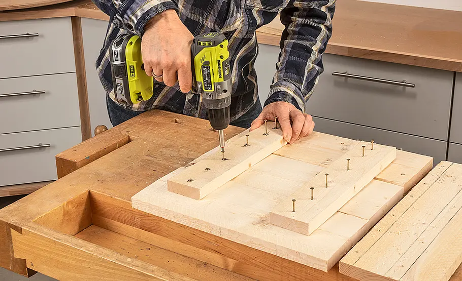 Hocker aus Beton und Holz bauen