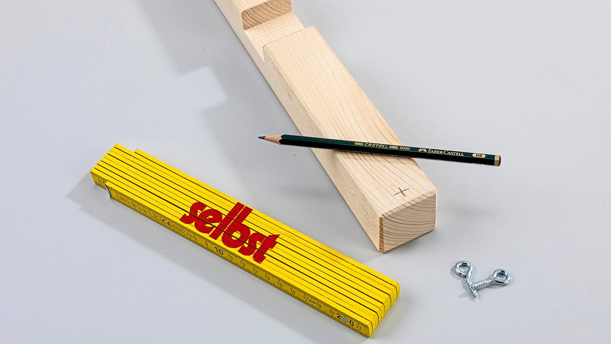 Position der Schrauben markieren