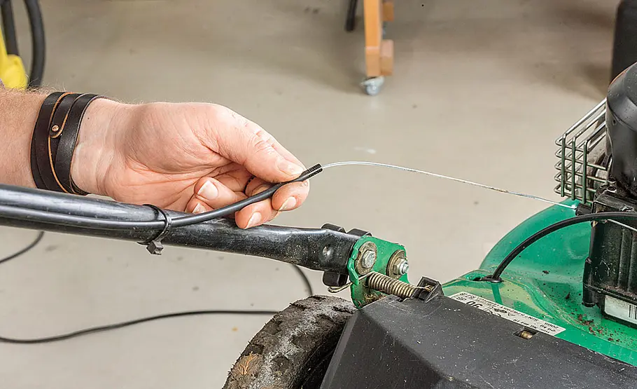 Rasenmäher Reparatur: Bowdenhülle erneuern