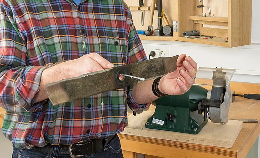 Rasenmäher Reparatur: Messer schärfen