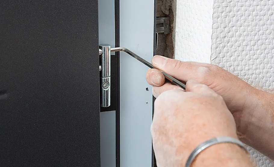 Haustür aus Aluminium einbauen