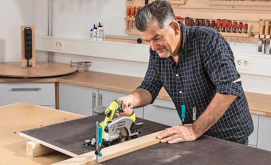 Outdoor Hundehaus mit Dach bauen