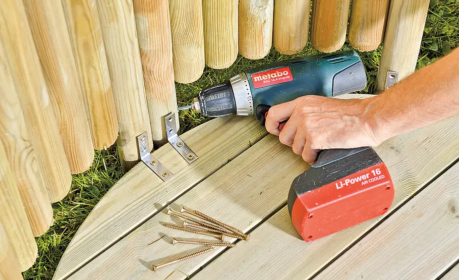 Mobile Gartenbrause mit Sichtschutz bauen