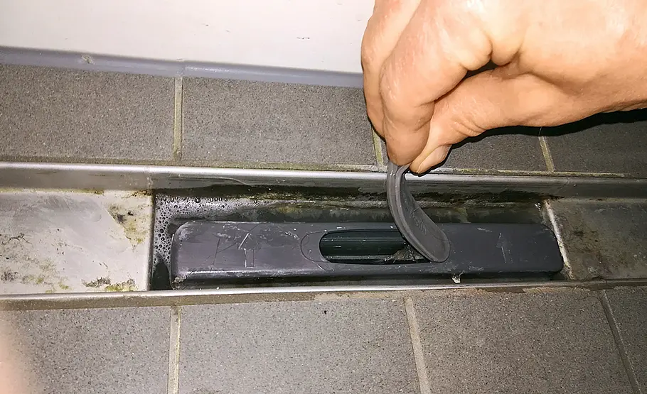 Duschabfluss reinigen