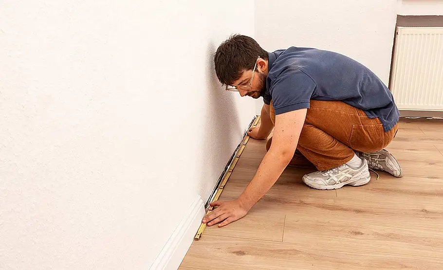 Laminat richtig verlegen – von Raum zu Raum