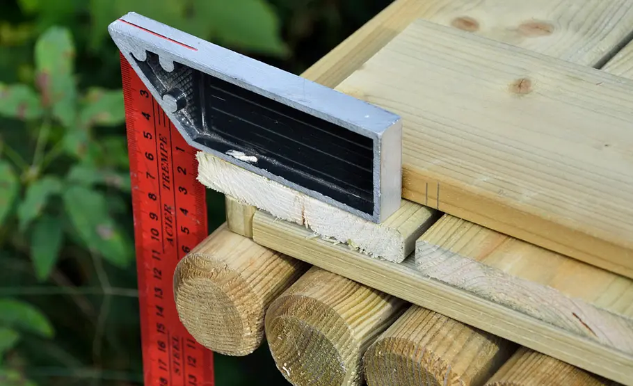 Holzverkleidung für Mülltonnen