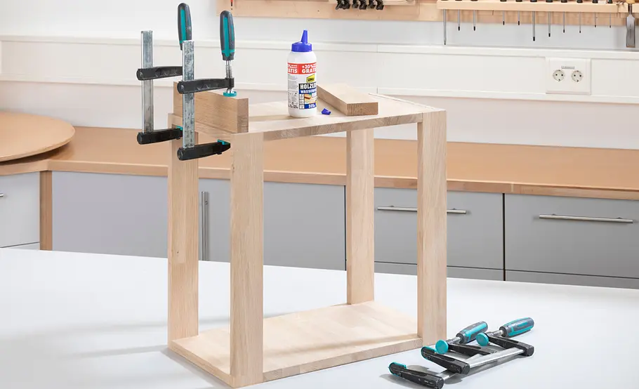 Elektrisch höhenverstellbaren Schreibtisch bauen