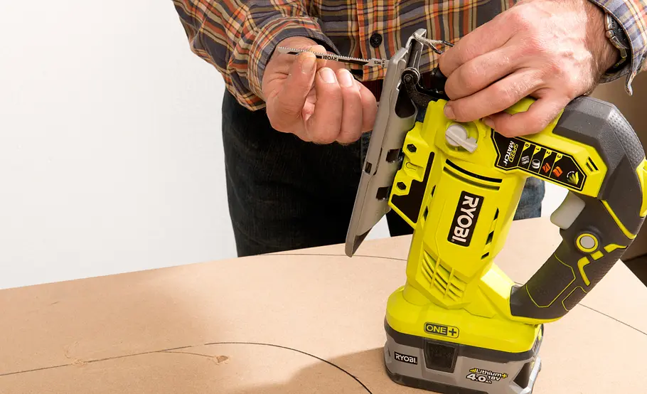 Betthaupt mit Stauraum selber bauen
