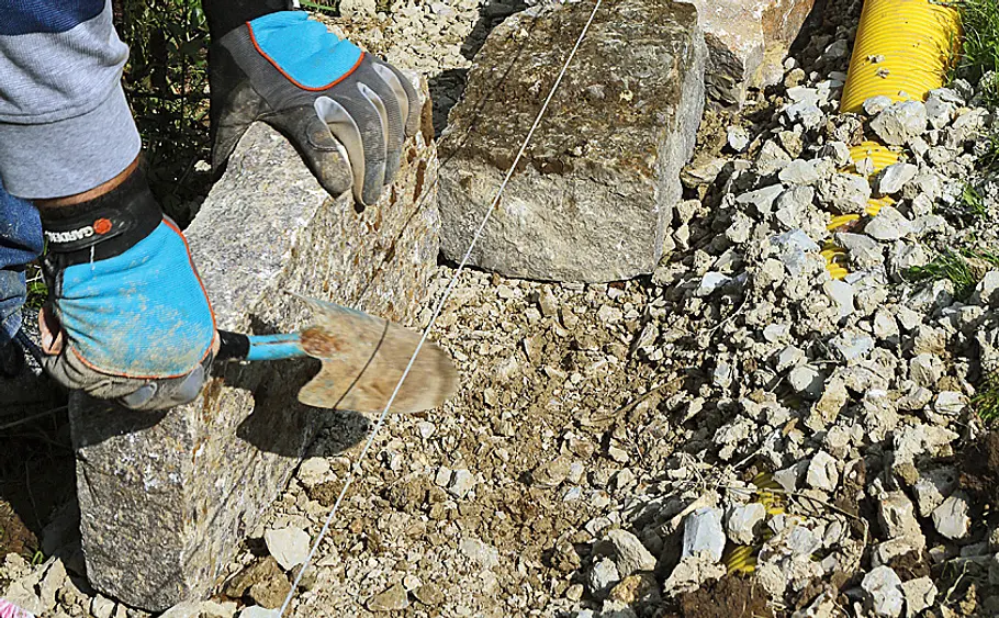 Trockenmauer bauen