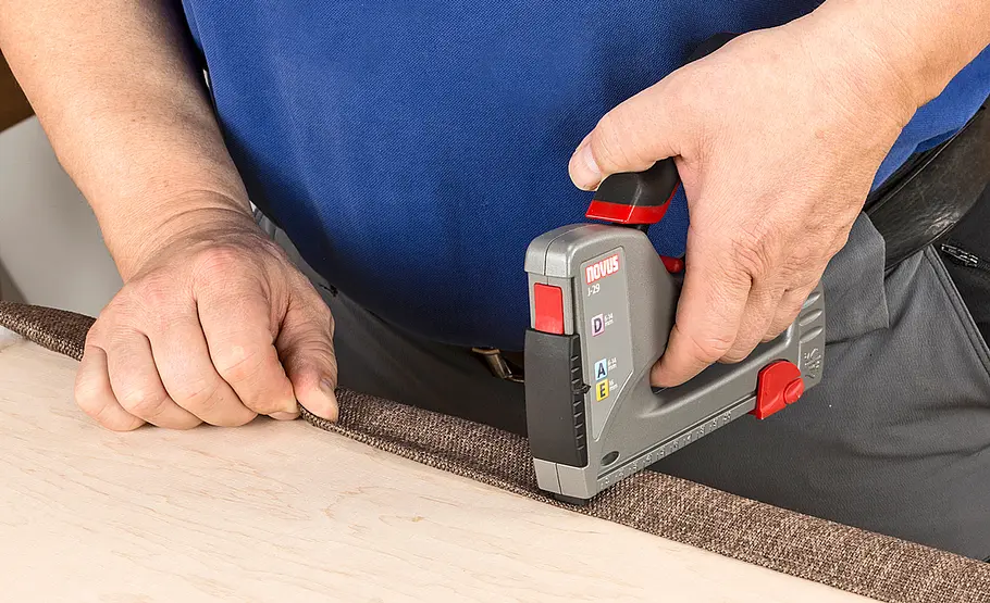 Sessel aus altem Bett bauen