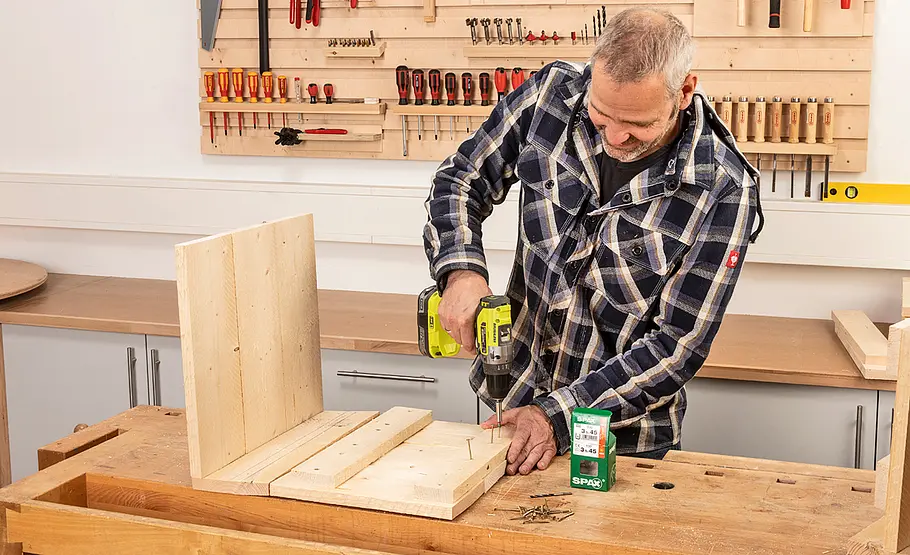 Hocker aus Beton und Holz bauen
