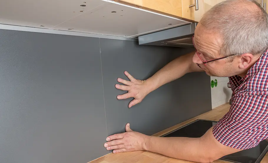 Robuste und günstige Küchenrückwand selber bauen