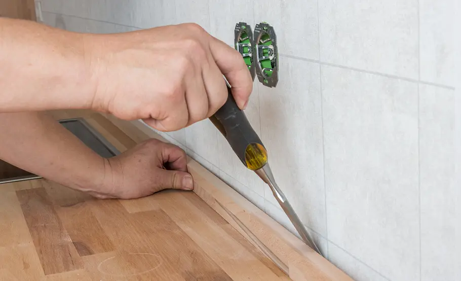 Robuste und günstige Küchenrückwand selber bauen