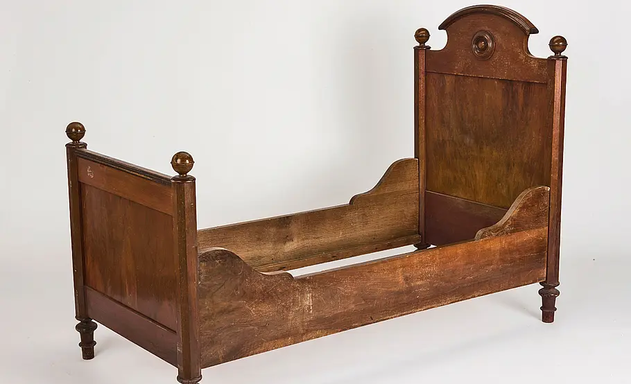 Sessel aus altem Bett bauen