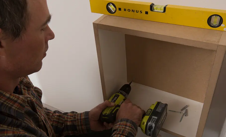 Betthaupt mit Stauraum selber bauen