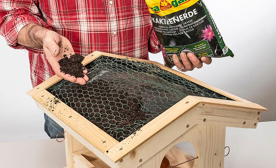 Vogelfutterstelle: Dach begrünen