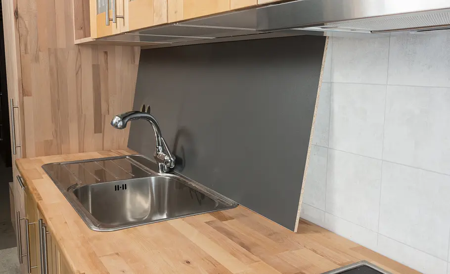 Robuste und günstige Küchenrückwand selber bauen