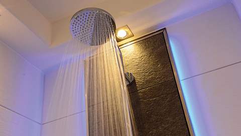 Duschnische mit LED-Leuchten ausstatten - Foto: sidm / TD