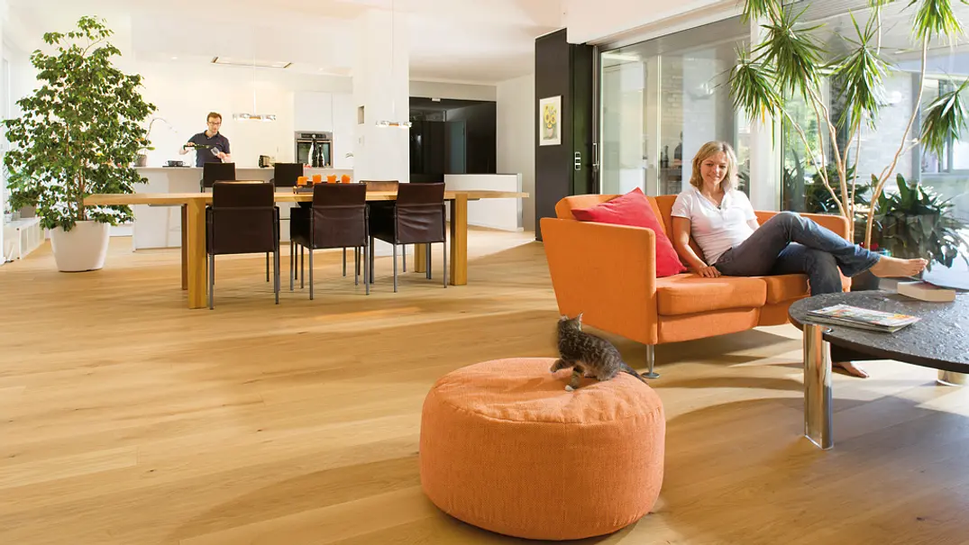Parkett verlegen – flächig verklebt - Foto: sidm / CK Parkett verlegen – flächig verklebt - Foto: sidm / CK