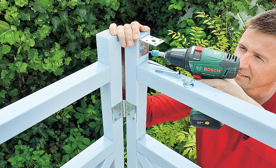 Wäsche aufhängen im Garten