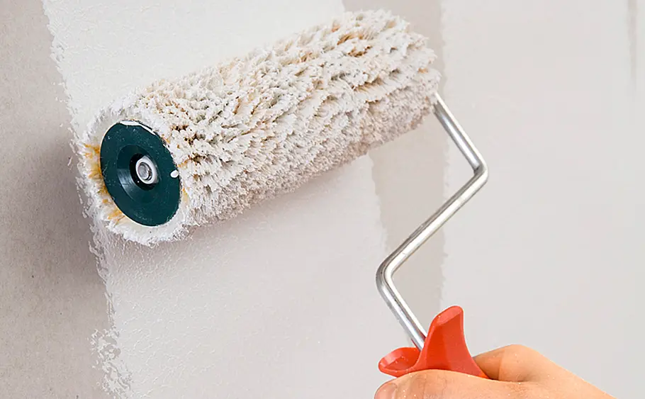Wand grundieren