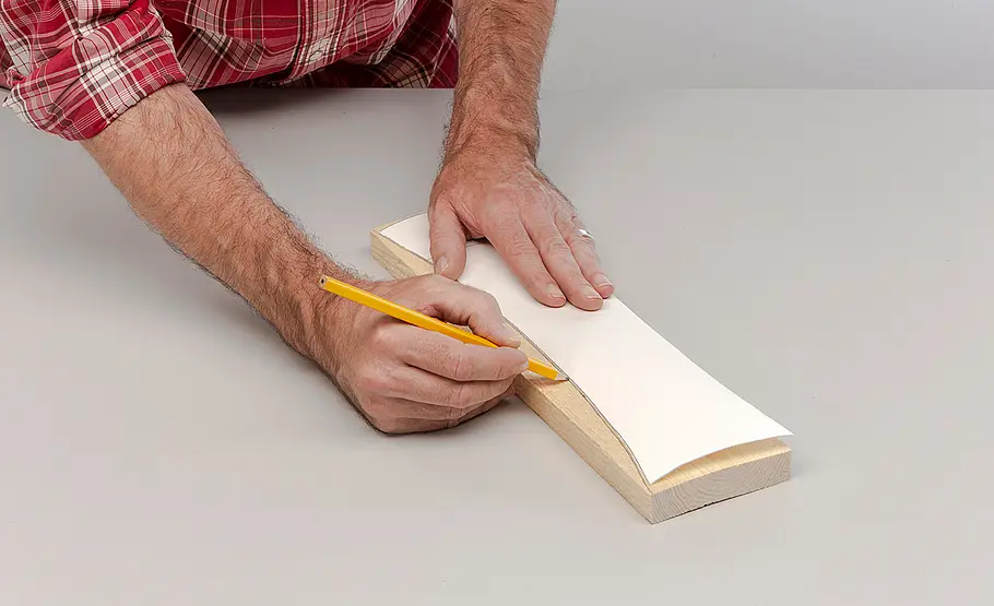 Sägerauen Holzstuhl bauen