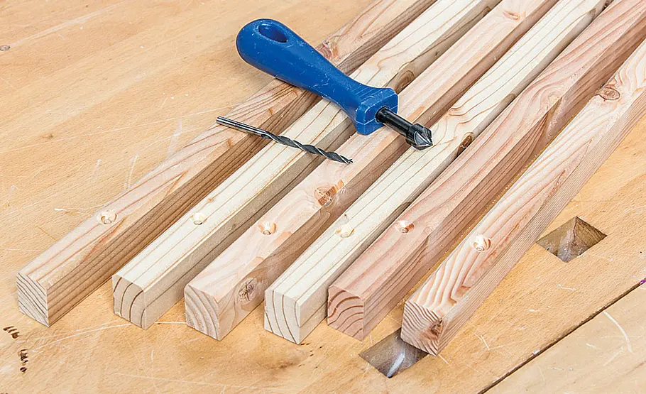 Praktisches Holzregal für den Garten selber bauen