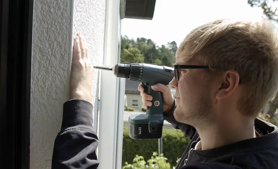 Markisenantrieb an Markise anbringen