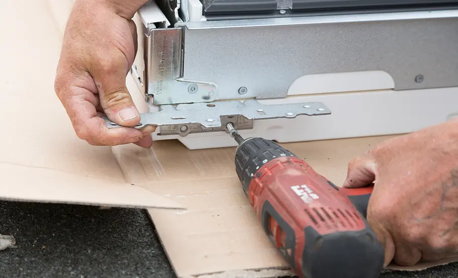 Velux Dachfenster mit Verdunkelungsrollo einbauen