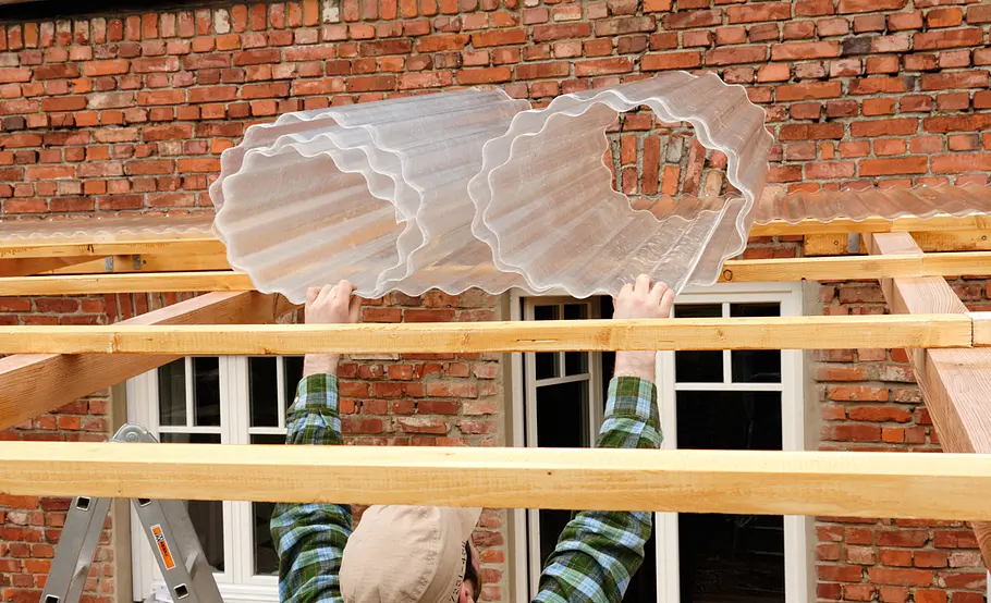 Luftige Pergola aus Holz selber bauen