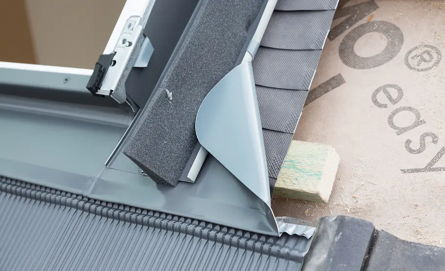 Velux Dachfenster mit Verdunkelungsrollo einbauen