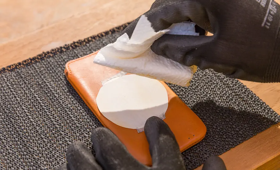 Handyhülle aus Leder gravieren