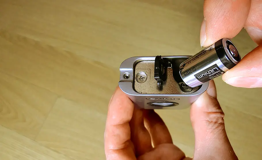 Digitales Vorhängeschloss mit Fingerprint einrichten