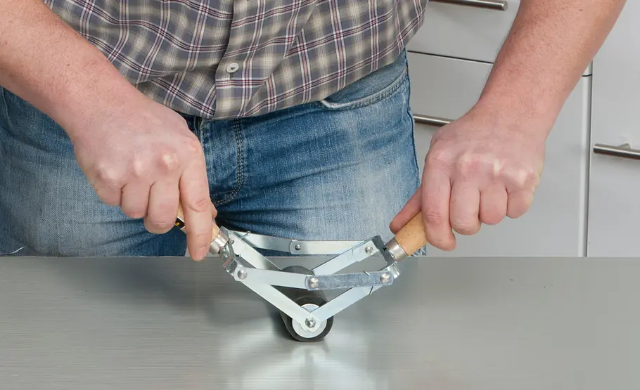 Küchenrückwand aus selbstklebenden Effektplatten