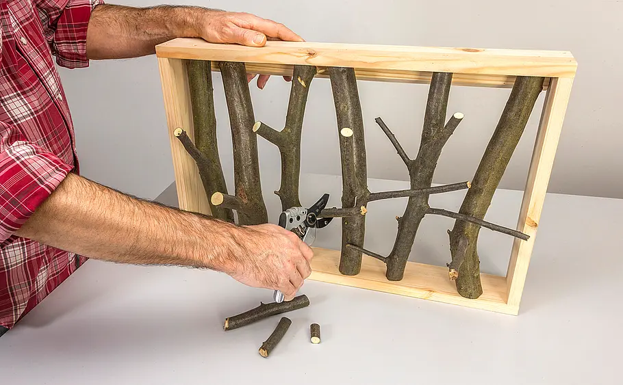 Garderobe aus Ästen selber bauen