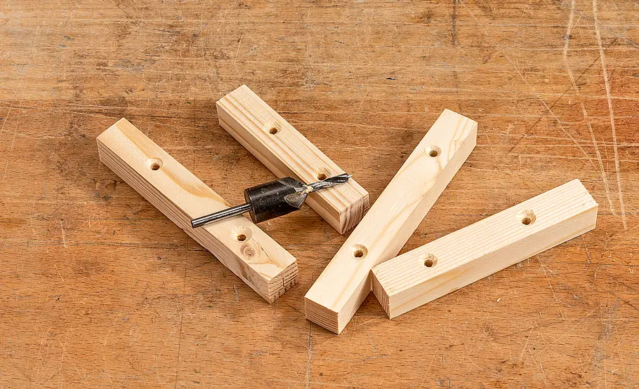 Regal aus Rundholz selber bauen