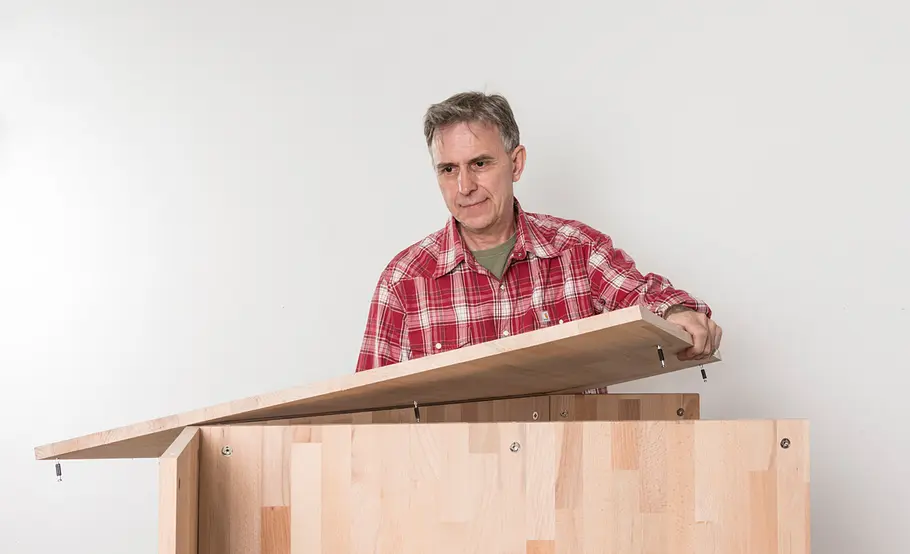 Bett in Drempel-Regal bauen